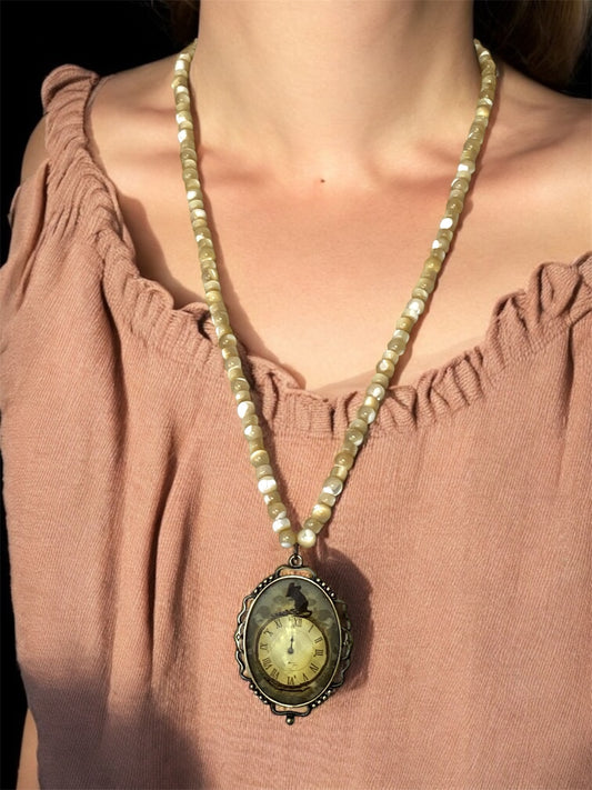 Shell Midnight Necklace